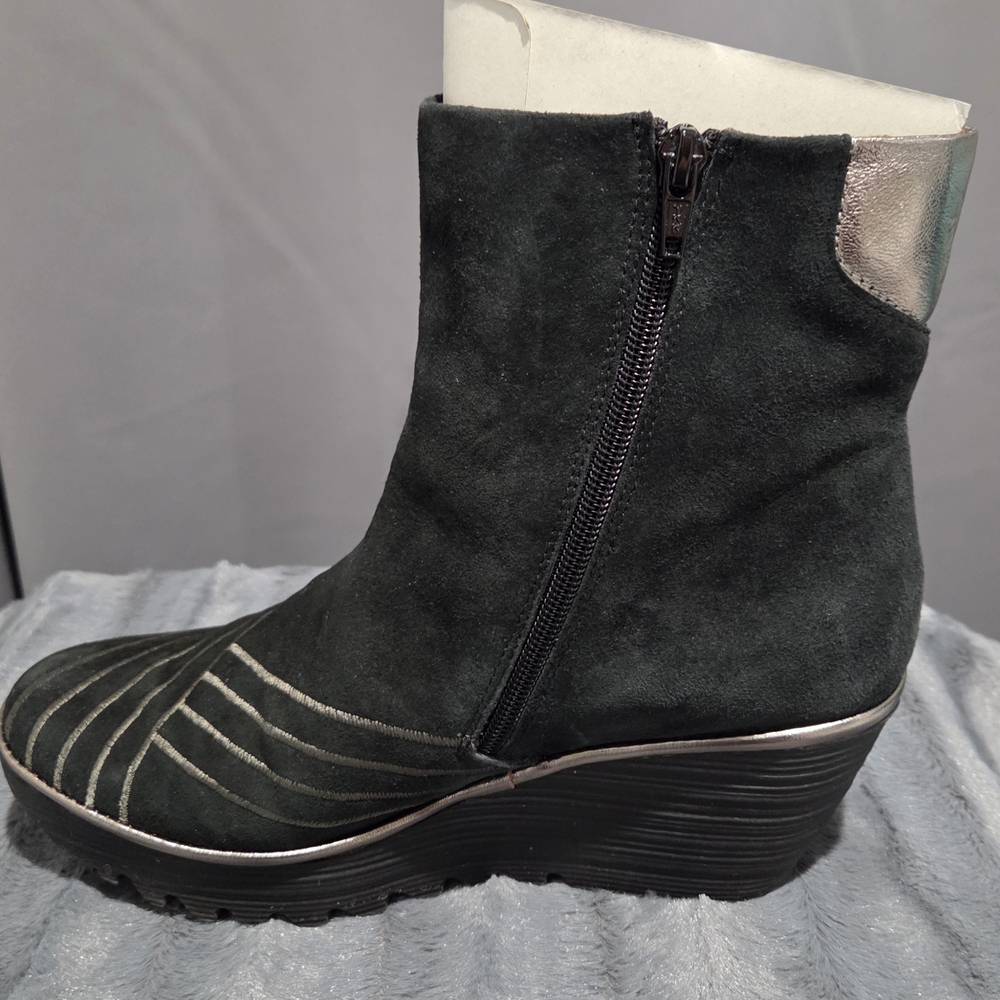 Elegant Fly London Black and Gold Suede Women's Boots Size 9.5 (40 EU) - Picture 3 of 7